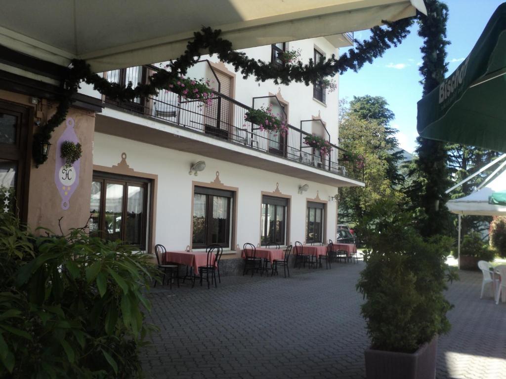 Albergo Del Cacciatore Cremeno Exterior photo